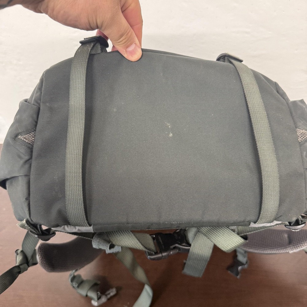 Patagonia Backpack Gray Chacabuco 32L Nylon Soft Case Laptop Daypack - Picture 7 of 11
